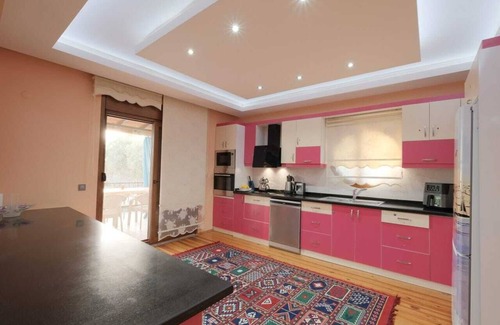 Fethiye House | Charming 4-bedroom estate with WiFi, swimming pool and AC in enchanting Fethiye
