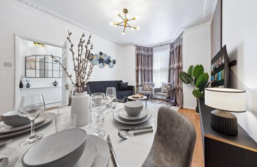 Coppetts House | Charming 4-Bedroom Relocations, Elev8 Stays