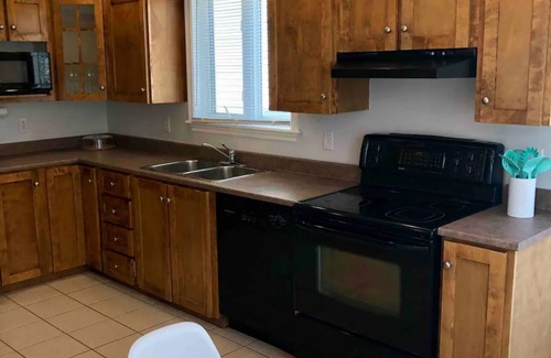 West End House | Charming 4-bedroom house with jacuzzi tub. Family and Pet friendly