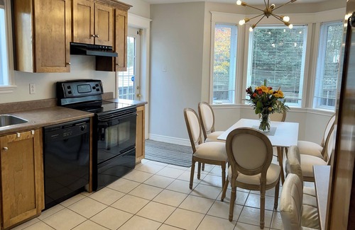 West End House | Charming 4-bedroom house with jacuzzi tub. Family and Pet friendly