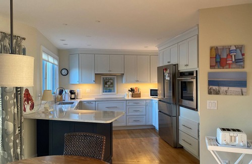 Chatham House | Charming 4-bedroom house with fresh water dock & shark-free swimming!