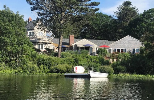 Chatham House | Charming 4-bedroom house with fresh water dock & shark-free swimming!