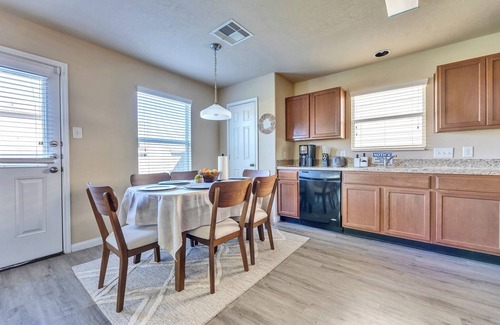 Houston House | Charming 4-bedroom house in peaceful Houston IAH with AC, WiFi
