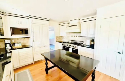 Vallejo House | Charming 4-bedroom house with fitness room & family room in delightful Vallejo