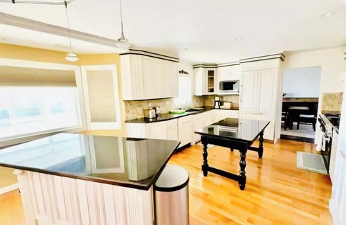 Vallejo House | Charming 4-bedroom house with fitness room & family room in delightful Vallejo