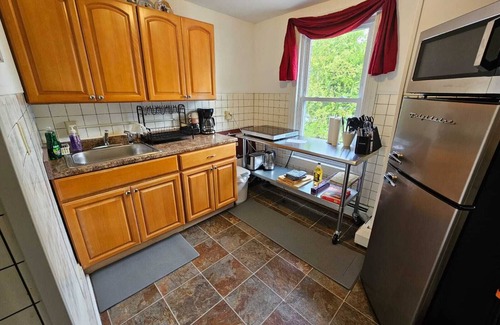 Kauneonga Lake House | Charming 4-bedroom house with Lakeview and AC in Bethel