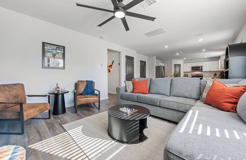 College Station House | Charming 4-bedroom house with movie room, game room, outdoor patio + fire pit