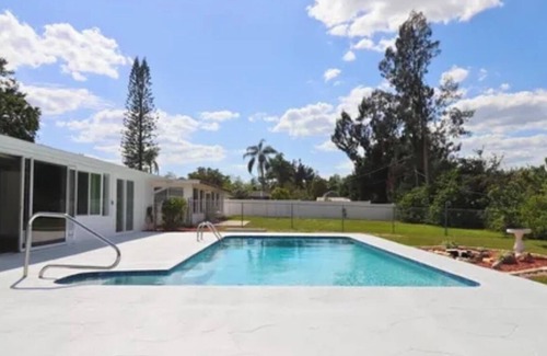Sarasota House | Charming 4-bedroom Pool Home in Sarasota Fl