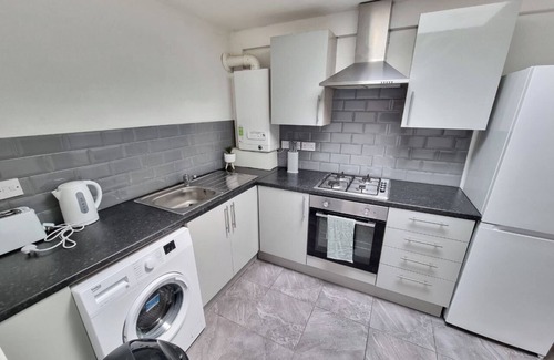 Liverpool House | Charming 4-Bedroom | Sleeps 8| at Andrew St!