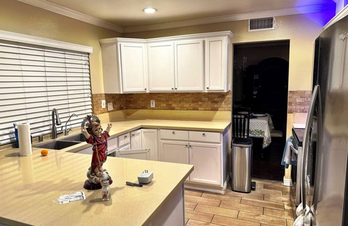 West Covina House | Charming 4-bedroom house, with 9 beds and AC and WiFi in West Covina