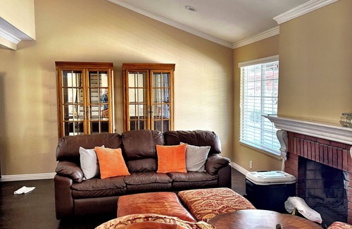 West Covina House | Charming 4-bedroom house, with 9 beds and AC and WiFi in West Covina