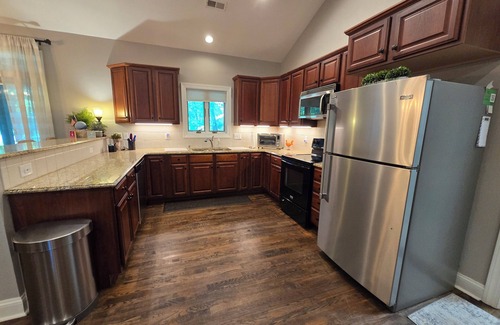 Nellysford House | Charming 4bedroom single story home in Wintergreen VA. 2Primary suites, flat lot