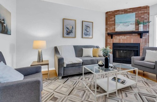 Richmond Hill House | Charming 4BR Home in Richmond Hill Patio WFH Setup