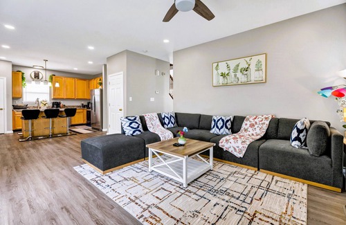 St. Louis House | Charming 4BR Retreat - Near Attractions, Universities & Hospitals!