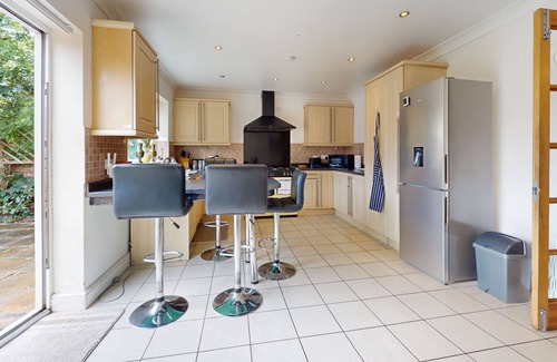 Grays House | Charming 5-Bed House in Grays