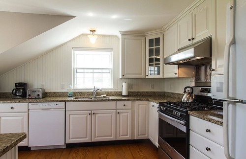 Nantucket Town House | Charming 5 BR house 12min walk to town & 5 min. to Francis beach,