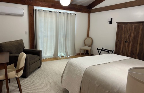 Santa Ynez Other | Charming 6-bedroom farmhouse Retreat with WiFi, AC in fabulous Santa Ynez