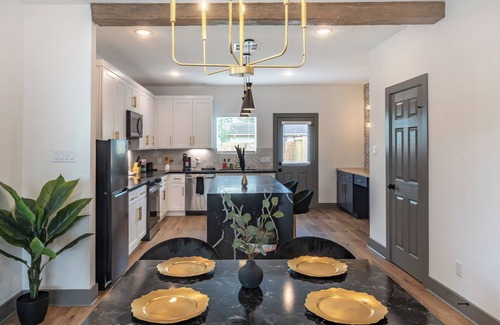 Northside House | Charming 6-bedroom house with WiFi and AC in brilliant Houston