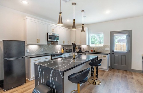 Northside House | Charming 6-bedroom house with WiFi and AC in brilliant Houston