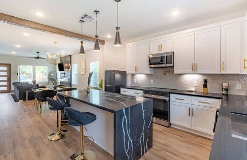 Northside House | Charming 6-bedroom house with WiFi and AC in brilliant Houston