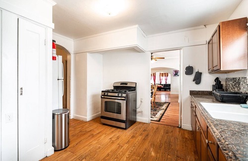 Milwaukee House | Charming 6BR Home in Milwaukee’s Historic District