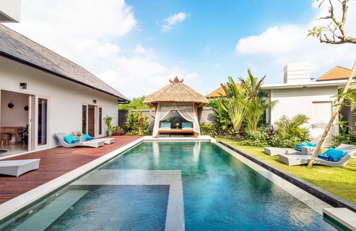 Batubelig Villa | Charming 7BR Villa W/Pool & Balcony in Bali, Bali villa 2206