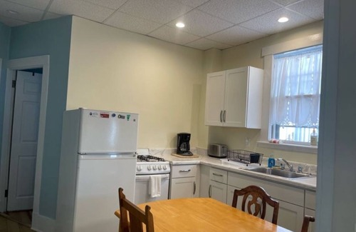 Munjoy Hill Apartment | Charming, airy apt., steps from Eastern Promenade in lovely Portland with AC
