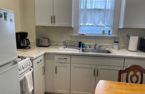 Munjoy Hill Apartment | Charming, airy apt., steps from Eastern Promenade in lovely Portland with AC