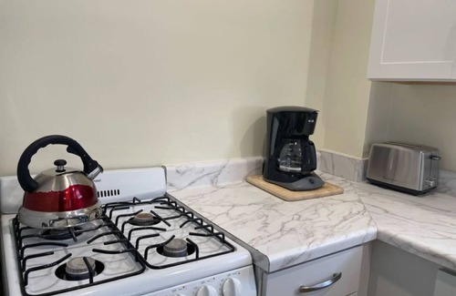 Munjoy Hill Apartment | Charming, airy apt., steps from Eastern Promenade in lovely Portland with AC