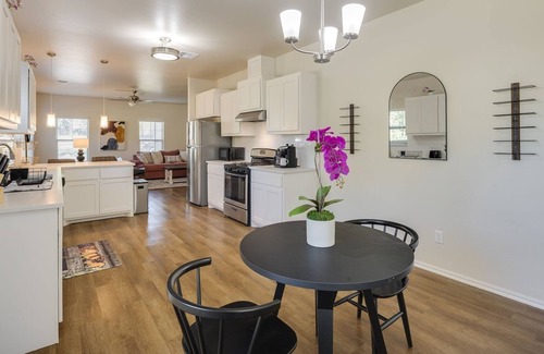 Central Oklahoma City House | Charming Allure Guest House Near Hospitals by RedAwning