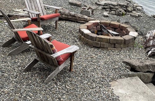 West Hills Cottage | Charming and Cozy Waterfront Cabin With Hot Tub