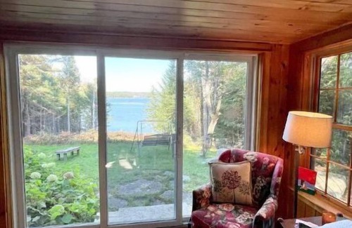 Franklin Cottage | Charming and Quaint Retreat on Taunton Bay