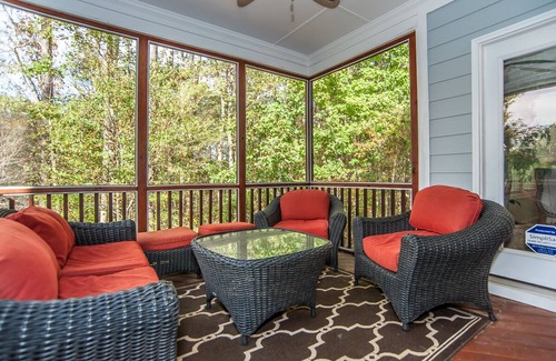 McCain House | Charming and spacious 6BR home near UNC, Duke, RTP