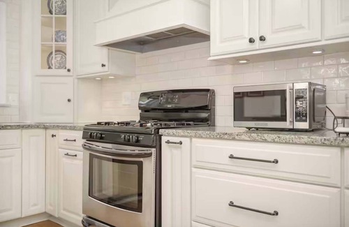 Murray Hill House | Charming Annapolis Townhome