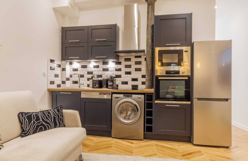 Quartier de la Porte-Saint-Denis Apartment | Charming Apartment 2BR/6P - Gare de l'Est