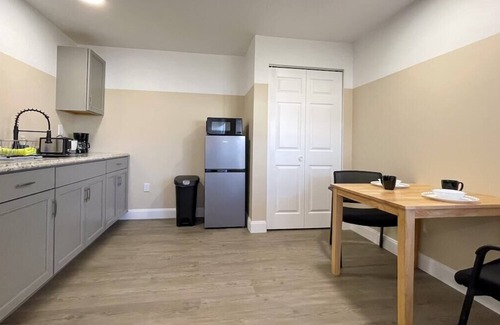 Iona Apartment | Charming apartment in beautiful Fort Myers!