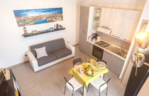 Trani Apartment | Charming Apartment in Trani with City View and Parking.
