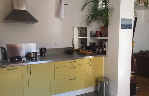 Quartier de la Folie-Mericourt Apartment | Charming apartment sunny in building and pleasant neighborhood