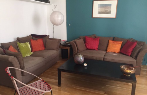 Quartier de la Folie-Mericourt Apartment | Charming apartment sunny in building and pleasant neighborhood