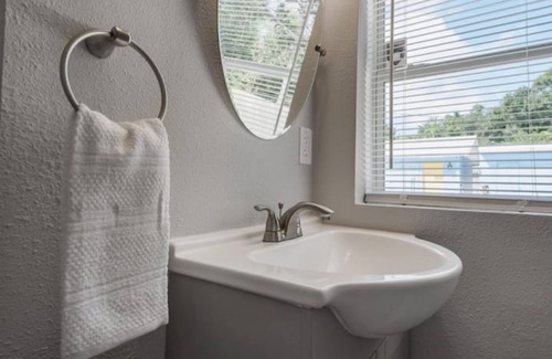 Highpoint House | Charming Apt - Close to Beaches