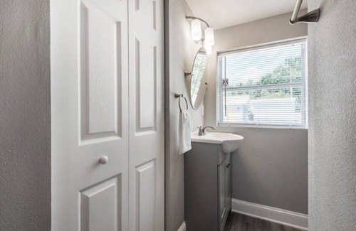 Highpoint House | Charming Apt - Close to Beaches