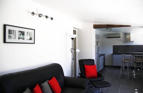 Velaux Apartment | Charming apt. sleeps 4, in Velaux between Aix-en-Provence and the Blue Coast