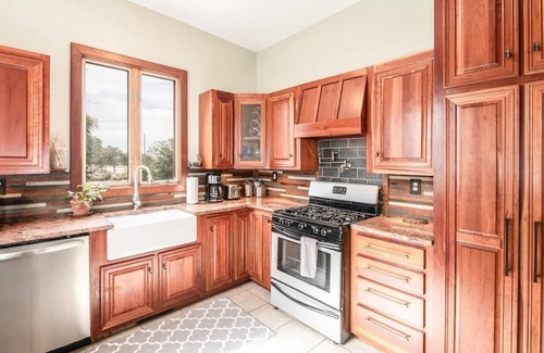 Downtown Charleston House | Charming, Authentic East Side Home~Bridge Views 👀