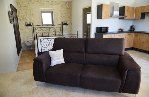 Malaucene Cottage | Charming B & B in the farm of the red bridge in Malaucène
