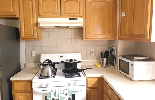 Weequahic Bed & Breakfast | Charming B&B with 3 bedrooms and WiFi, AC in fabulous Newark