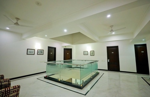 Basai House | Charming B&B with WiFi and AC in Wise Villa Agra 4