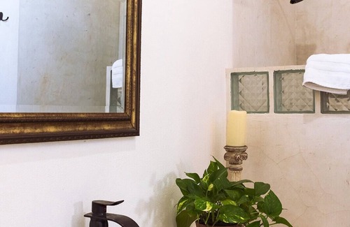 Lo de Marcos Hotel | Charming Bambu Room in Casa Botanica