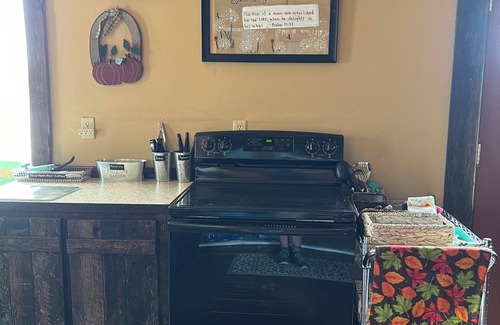 Rogersville House | Charming barn with AC in Rogersville - 2 bedrooms available