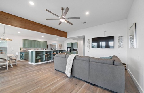 San Leon House | Charming Bayfront Home w/Pool, Pier, and Firepit