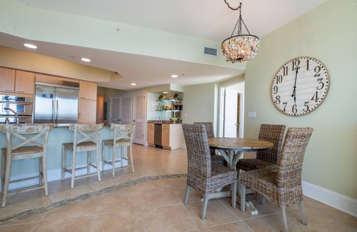 Orange Beach East Condo | Charming Bayside Condo with Magnificent View of Robinson Island! Complimentary Boat Slip!